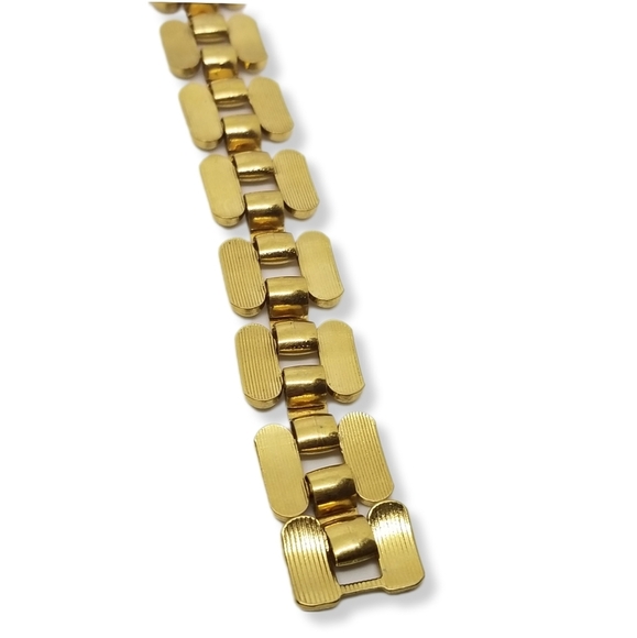 NAPIER VINTAGE GOLDTONED PANTHER LINK CHAIN BRACELET - Picture 8 of 10